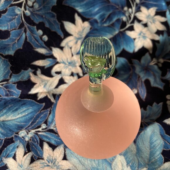 Vintage Frosted Art Glass Apple with leaf Paperweight By Crowning Touch - Picture 5 of 5